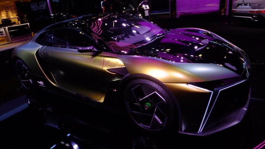 Salon de l'Auto Porte de Versailles à Paris le 17 octobre 2022. Le concept-car E-Tense de DS Automobile du groupe Stellantis  © Jonathan Eden