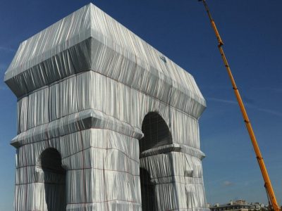 L’Arc de Triomphe Wrapped réinventé par Christo et Jeanne-Claude 1961-2021 L’Arc de Triomphe Wrapped réinventé par Christo et Jeanne-Claude 1961-2021